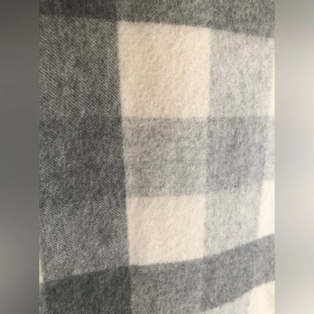 Amicale 100% Cashmere Gray and Cream Plaid Buffalo Check Fringe Scarf